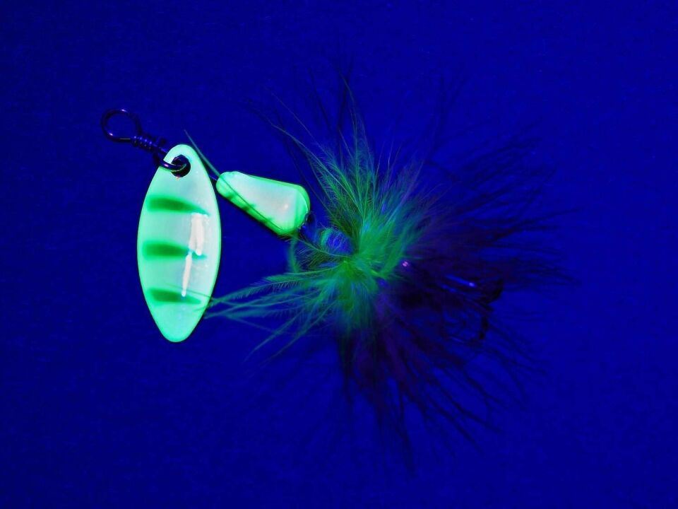 Balzer 13210 Colonel Fuzzy Spin UV Active Tüylü Alabalık Kaşığı Standart